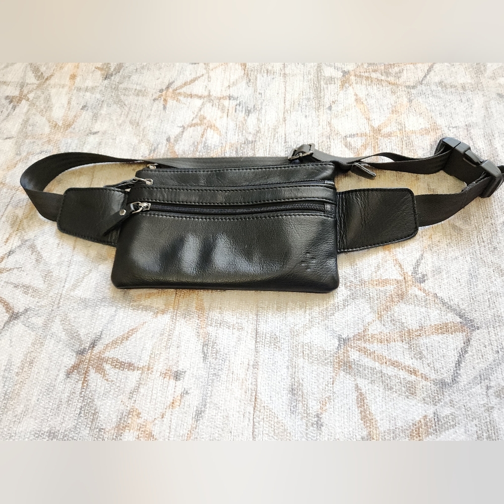 Tracker Black Leather Unisex Waist Bag